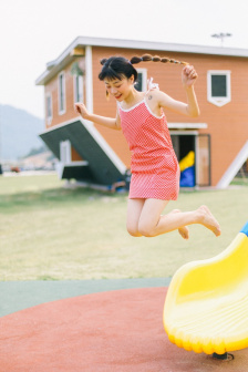 女性连体三角泳衣